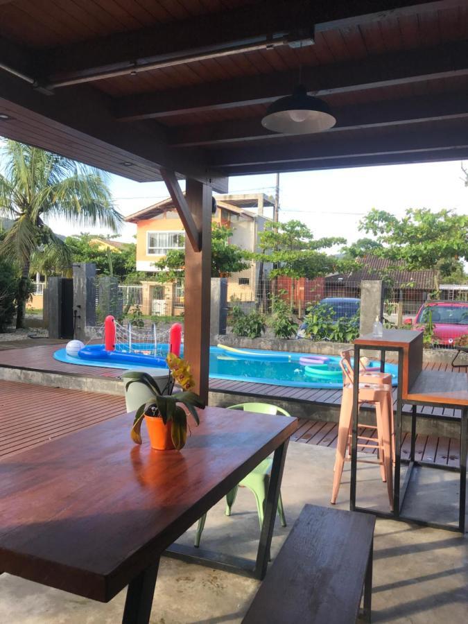 Mana Mariscal Hospedagem บอมบินญัส ภายนอก รูปภาพ